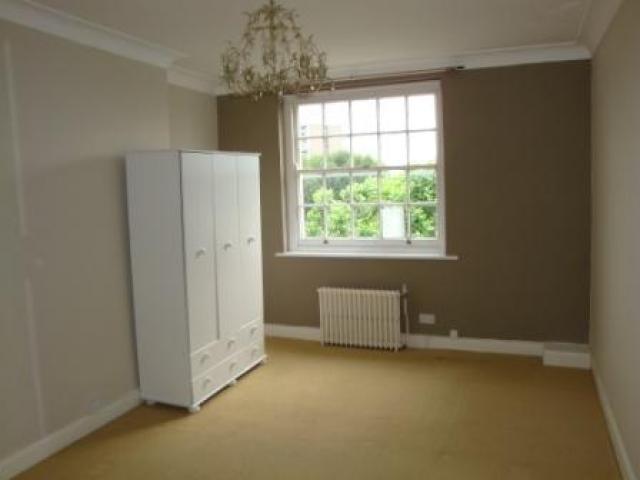 			3 Bedroom, 1 bath, 1 reception Flat			 Hamilton Terrace, ST JOHNS WOOD